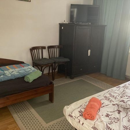Apartman-Donau Tát Eksteriør bilde